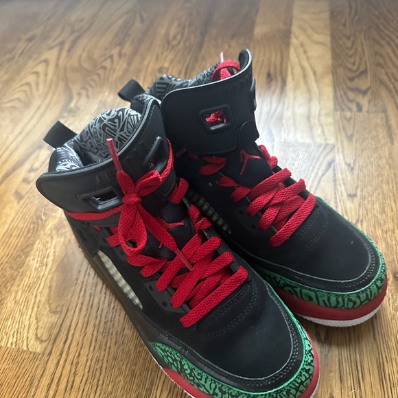 Nike Spizike Black and varsity Red. Excellent condition. 6Y - Picture 3 of 4